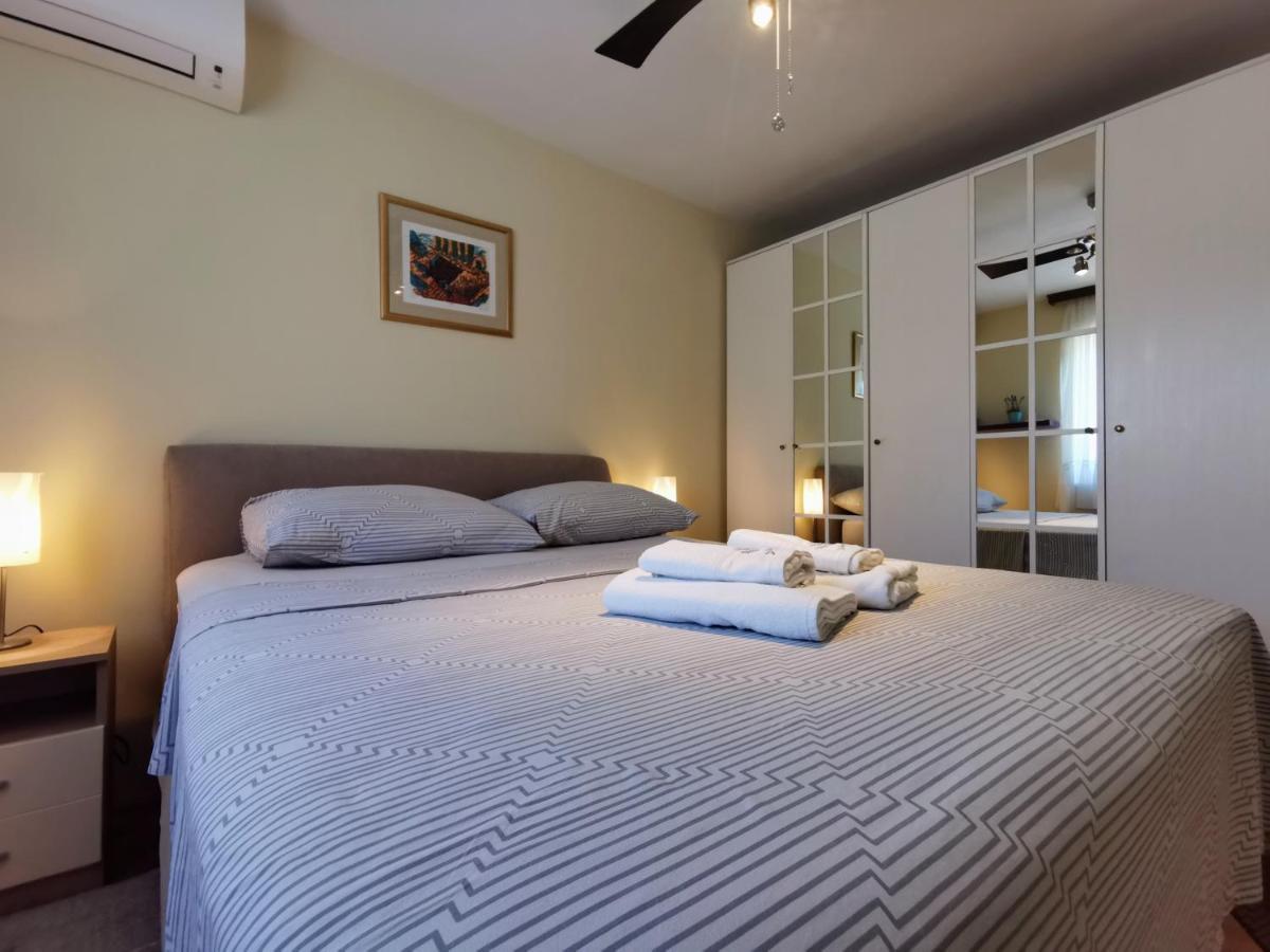 Villa Lille Trogir Extérieur photo